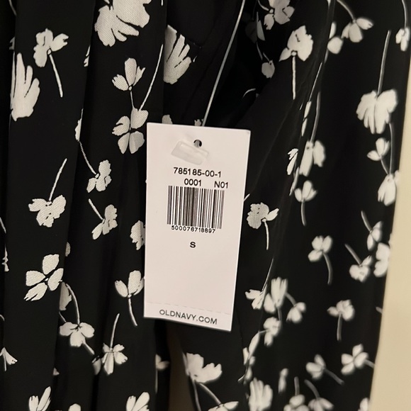 Old Navy black and white floral maxi dress size small NWT - Picture 5 of 9